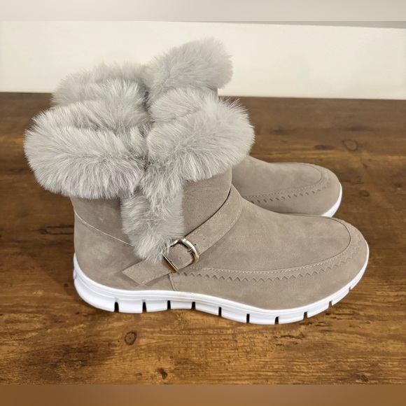 NWOT Women's Gray Fur-Lined Ankle Boots - Picture 3 of 8